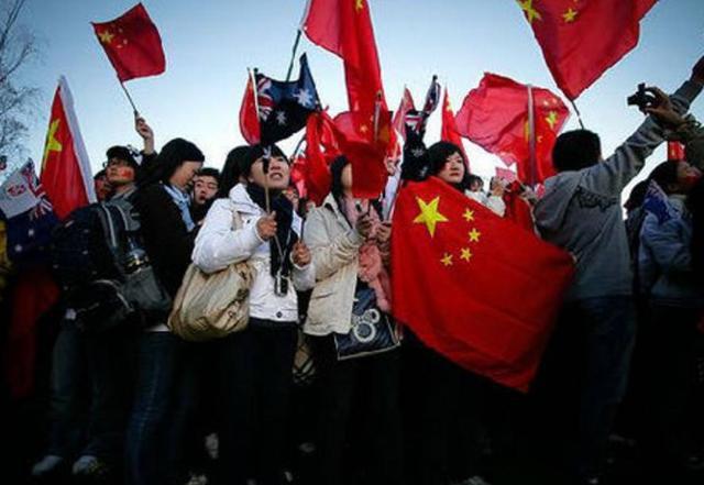 爱尔眼科被曝向小学校长支付回扣!涉事医院否认,桂林教育局回应:初步查实为造谣