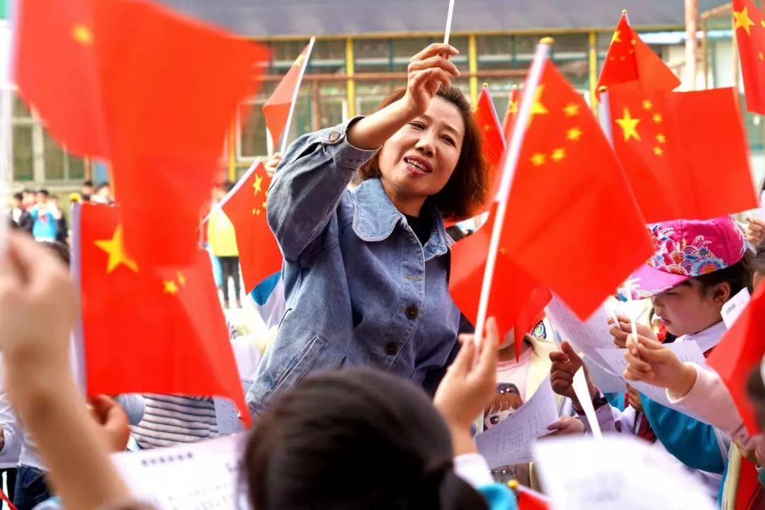 男的自己条件不咋样，还给女孩说啥子自己以前的对象多有钱多漂亮，我反而会不看不起他，你们也是这样么？