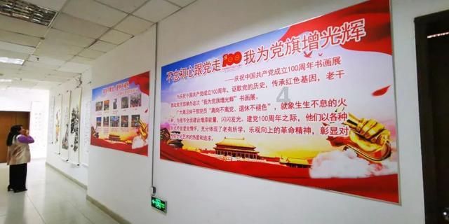 州委常委会召开会议强调 切实增强“群众过节、干部过关”的责任意识 为全州各族群众欢度新春佳节营造安定祥和的社会环境