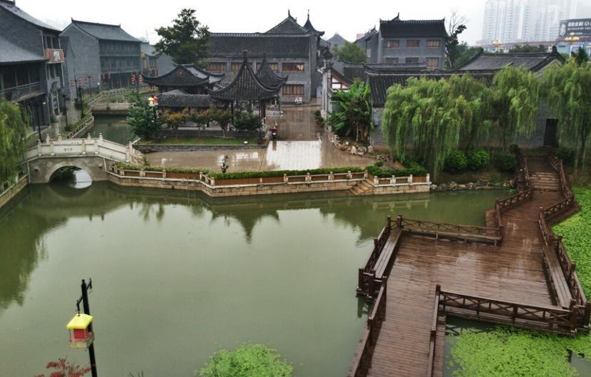 救援旅行男孩